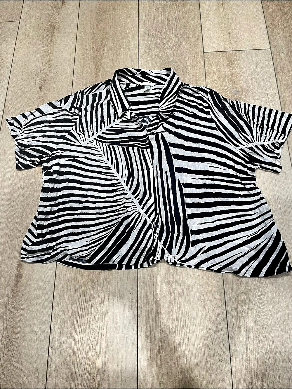 H&M Crinkled Viscose Shirt Zebra Print Black & White XXL